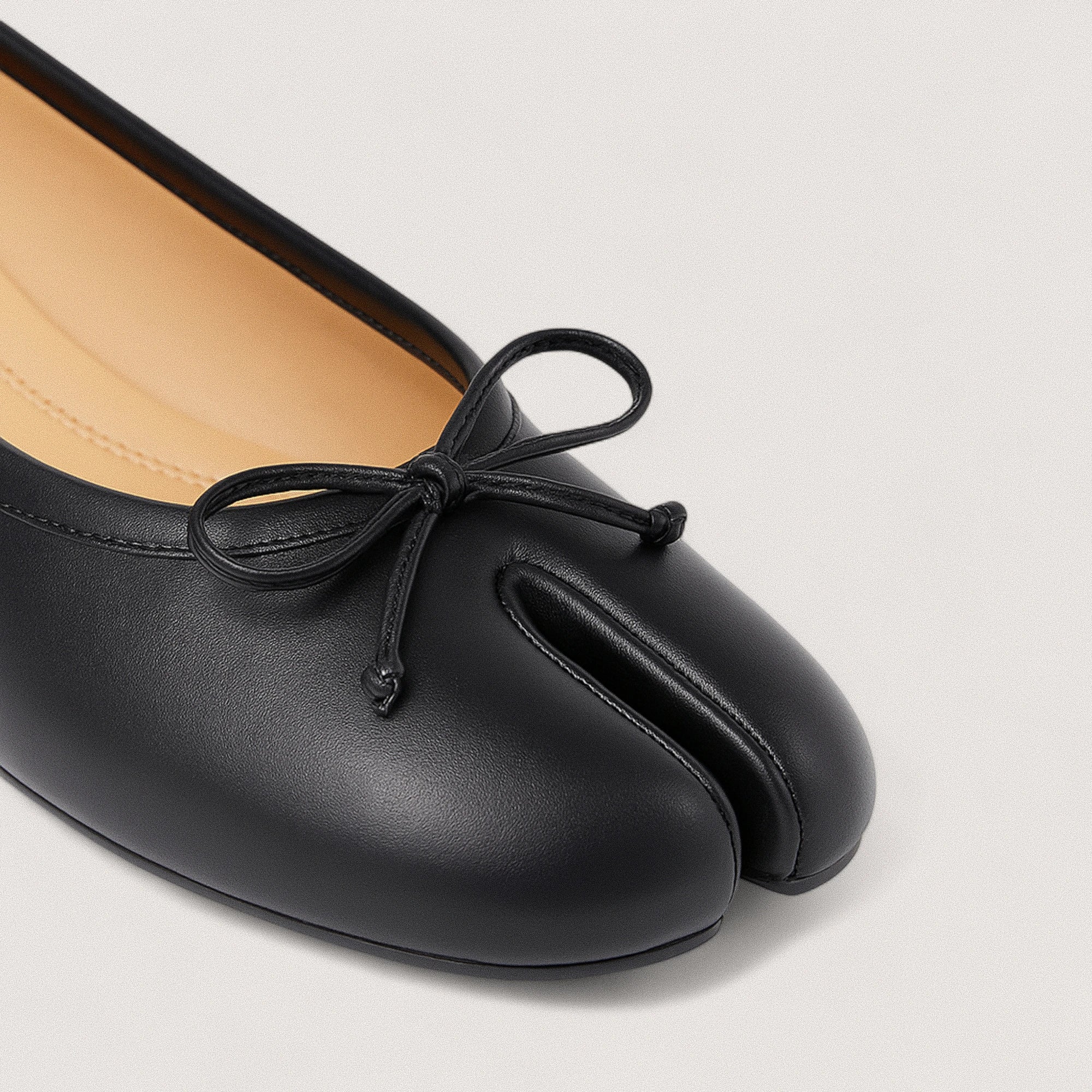 Rina - Black Tabi Flat